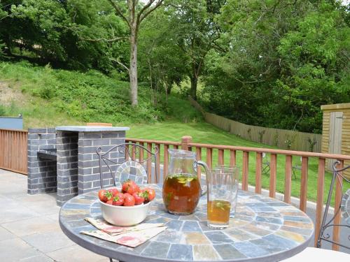 Llanfihangel-Ystrad House | Experience Beudy Bach-Oh5: Pet-Friendly Getaway with Hot Tub