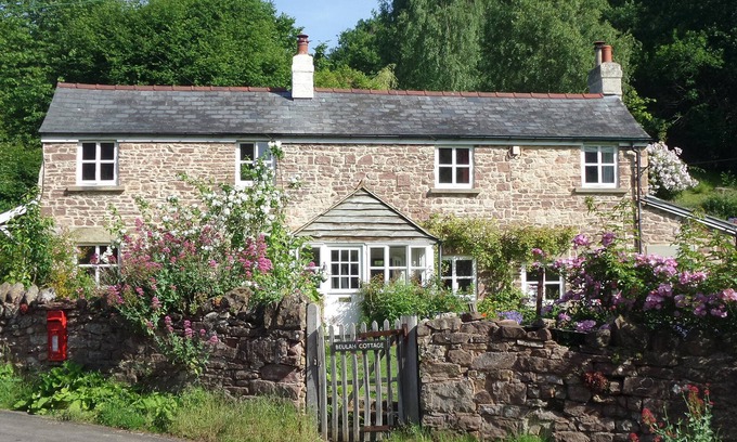 Blaisdon Cottage | Pet-Friendly Beulah Cottage: Character Retreat in Littledean