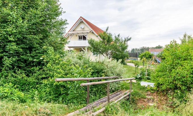 Owingen Apartment | Family-Friendly Beutenmühle Straussenfarm Ground Floor Escape