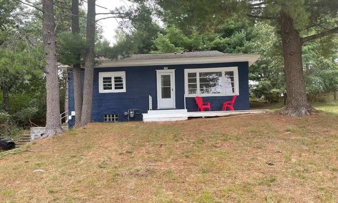 Lake Delton Cottage | Idyllic Cottage with Pool and Breathtaking Beach Views