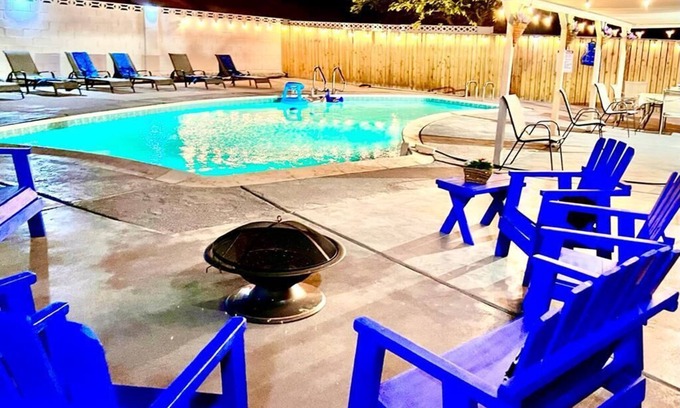 Paradise House | Beautiful House in Vegas: Pet-Friendly with Ocean Views