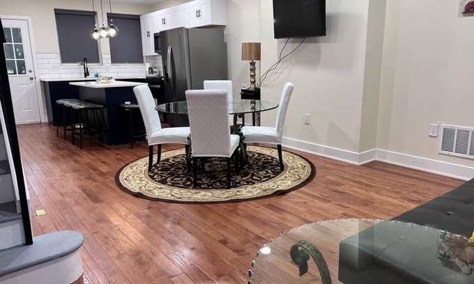 Primos Secane House | Beautiful Family-Friendly House in Elmwood Park, Philadelphia