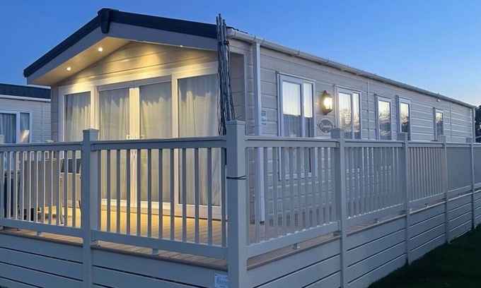 Hopton House | Beutiful Park home . in quiet location on holiday park packed with amenaties