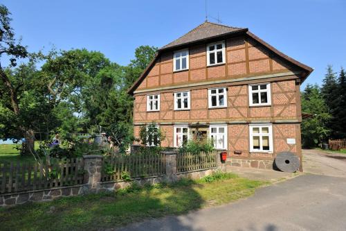 Luechow Apartment | Inviting Beutower Muhle Ferienwohnung with Family Amenities