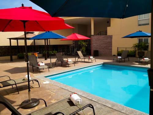 Downtown Queretaro Hotel | Cozy Comfort Inn Querétaro with Pool & Breakfast Included