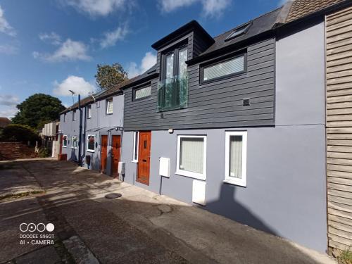 Bexhill-on-Sea Apartment | Discover Family-Friendly Comfort at BexLet Hotel