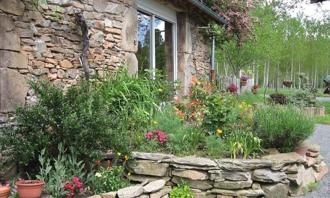 Beynat Cottage | Experience Comfort at Beynat Gite: Guest Rated 9.8, Ocean Views
