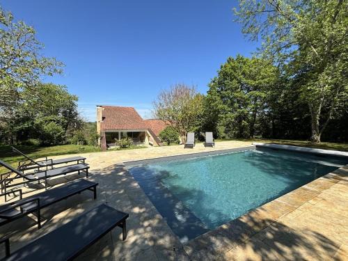 Siorac-en-Perigord House | BEYTAN AL COUDER Stylish architect house with AC and private pool, village center, golf course and Dordogne river at easy walk