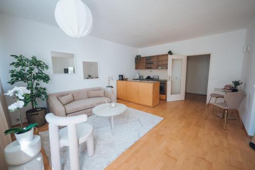 Oberdobling Apartment | Charming Studio with Private Garden Awaits Your Arrival