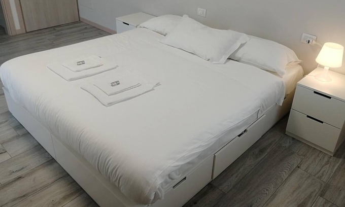 Grassobbio Bed & Breakfast | Bgy Airport House Ampia Camera Matrimoniale con Balcone
