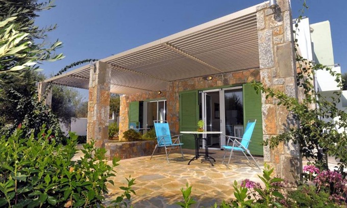Skotino Apartment | Cozy Villa Heraklion: Pet-Friendly with Breakfast Included