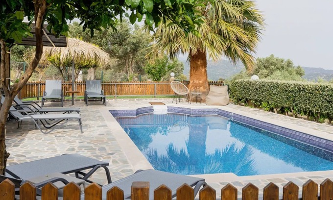 Orne Villa | Villa Rethymno: Pet-Friendly Retreat with Ocean Views