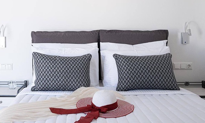 Karterados Apartment | Inviting Suite Santorini: Family-Friendly with Breakfast
