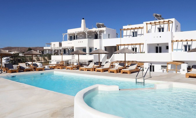 Kastraki Apartment | Pet-Friendly Suite Naxos with Pool and Breakfast Included