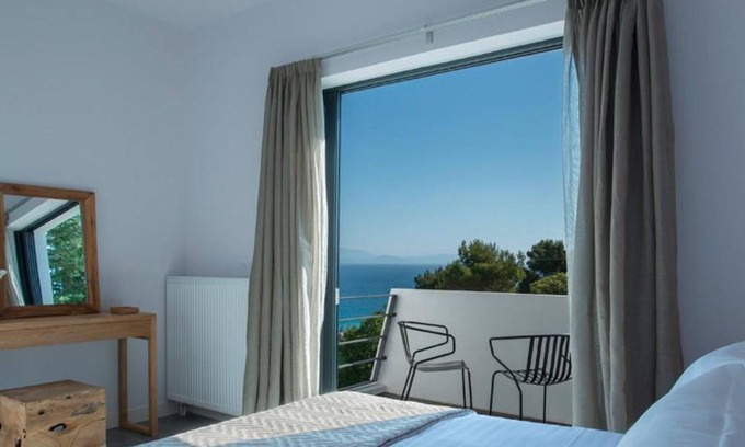 Melissi Villa | Villa Peloponnisos: Family-Friendly Retreat with Breakfast