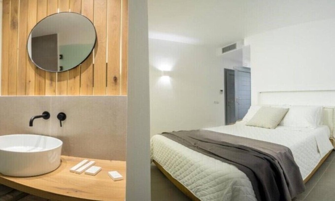 Kini Apartment | Ocean View Suite Syros: Family-Friendly with Spa Amenities