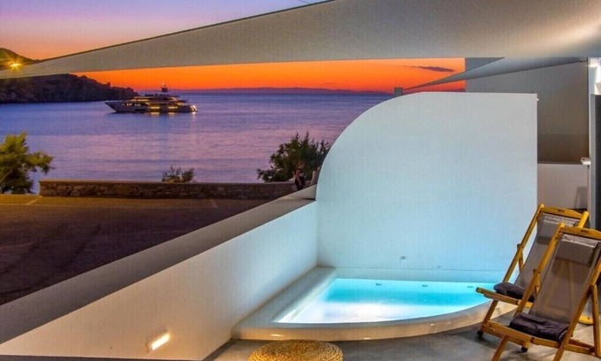 Kini Apartment | Ocean View Suite Syros with Spa and Breakfast Delights