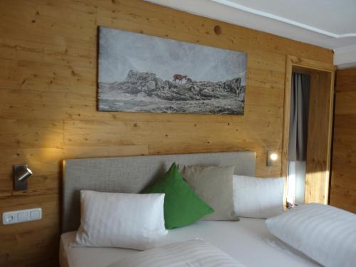 Schonbach Bed & Breakfast | Discover Bhome Gästehaus: Pet-Friendly Oceanfront Retreat