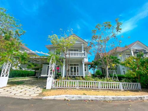 Phu Hai Beach Apartment | Villa Sealinks Mũi Né: Pet-Friendly Retreat with Hot Tub