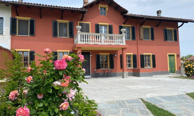 Mombercelli House | Unforgettable BIAMICI: Oceanfront Getaway in Mombercelli