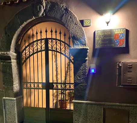 Biancavilla Bed & Breakfast | Family-Friendly Retreat at Bianca di Navarra House