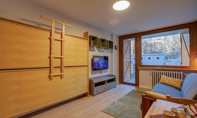 Sauze d'Oulx Apartment | Bianca's Studio: Family-Friendly Retreat Near Ski Slopes