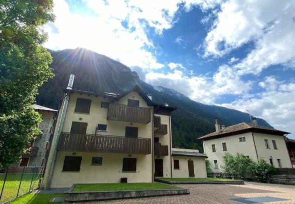 Cepina Apartment | Relax at Bianchina with Private Garden & Ocean Views