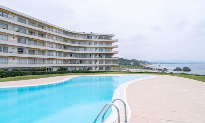 Biarritz City Centre Apartment | Stunning Oceanfront Stay in Biarritz with Pool & Spa