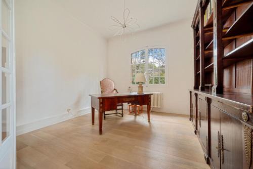 Est Villa | Experience Comfort at Bibémus: Pet Friendly & Pool Access