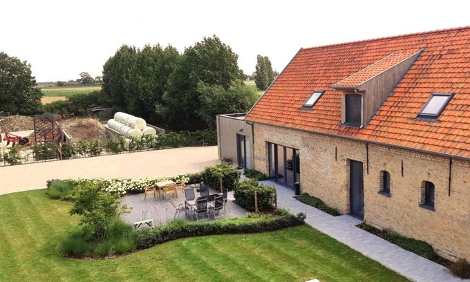 Veurne Bed & Breakfast | Discover Bibi's Boerderij: Guest-Rated 9/10 with Hot Tub