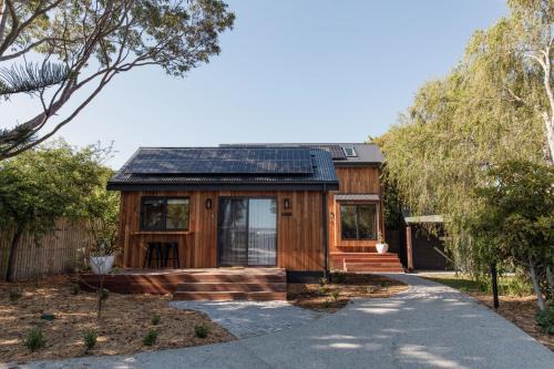 Bicheno House | Inviting Bicheno Garden Cottages: Rated 9/10 & Family-Friendly