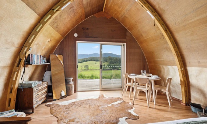 Valery Resort | Bickell's Hut - Off-Grid Farm Stay, Fire Pit, Fire Bath, Cozy, Views - Sleeps 2 -4