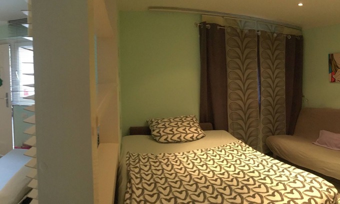 Kaarst Apartment | Pet-Friendly Retreat with Bicycles - Central Near Neuss