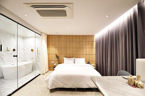Buk-gu Hotel | Budget-Friendly Biennale Hotel with Accessible Amenities