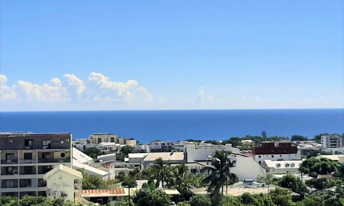Sainte-Clotilde Centre Apartment | Discover La Goélette: Rated 10/10 with Spa & Hot Tub