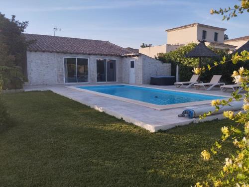 Saint-Etienne-du-Gres Apartment | Discover Comfort at Bienvenue au Pied des Alpilles
