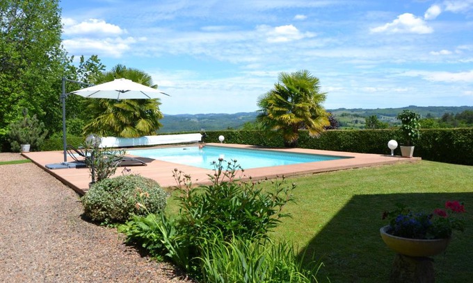 Naves House | Escape to Our Gîte with Oceanfront and Pool Access