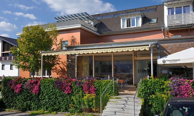 Schlagl Hotel | Discover Biergasthaus Schiffner: Pet-Friendly Oceanfront Retreat