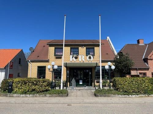 Aabybro Hotel | Cozy Family Retreat at Biersted Kro with Kitchen Amenities