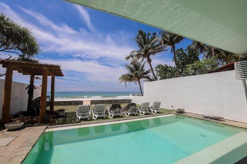Habaraduwa Bed & Breakfast | Oceanfront Bieshu Beach Hive: Guest Rated 9.3/10