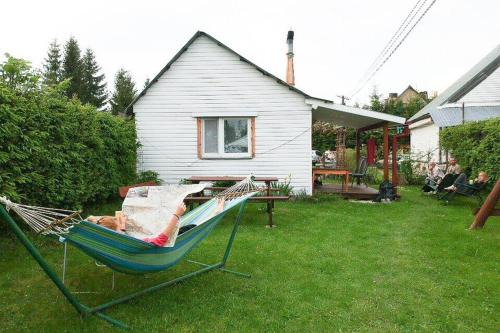 Lutowiska Ski Chalet | Cozy Bieszczady Smolnik Cottage: Pet-Friendly Retreat
