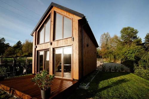 Ustrzyki Dolne Cabin | Discover UKOISKO Bieszczady: Oceanfront Pool Retreat