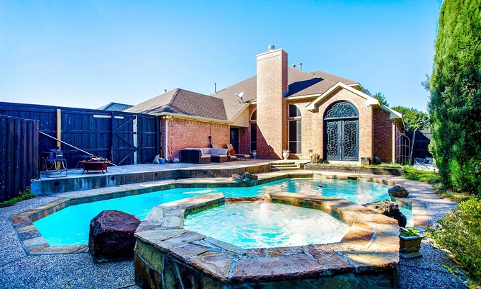 Hunters Glen House | Elegant 5-Bedroom Home with Pool & Spa in West Plano