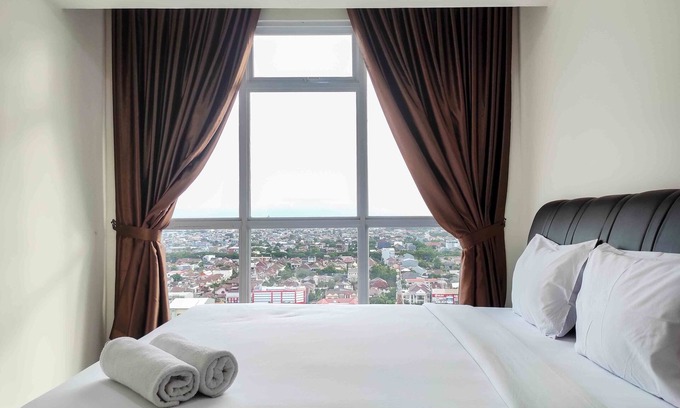 Panakkukang Apartment | Comfortable 3BR Retreat with Pool at Vida View Apartment