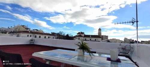 Marbella City Centre Apartment | Cozy Old Town Apartment with Large Terrace and AC