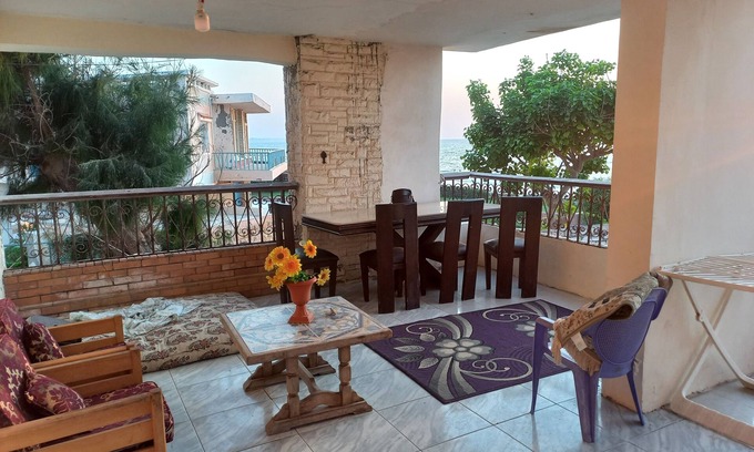 Alexandria Apartment | Relaxing Apartment by the Sea with Beach Access & Kitchen
