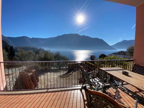 Sala Comacina Apartment | Lake View Apartment with Two Bedrooms - Family Friendly Stay