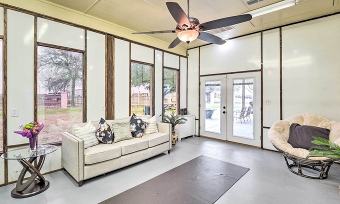 Denton County House | Relax at Big Barrels Ranch: Porch, Grill & Scenic Views