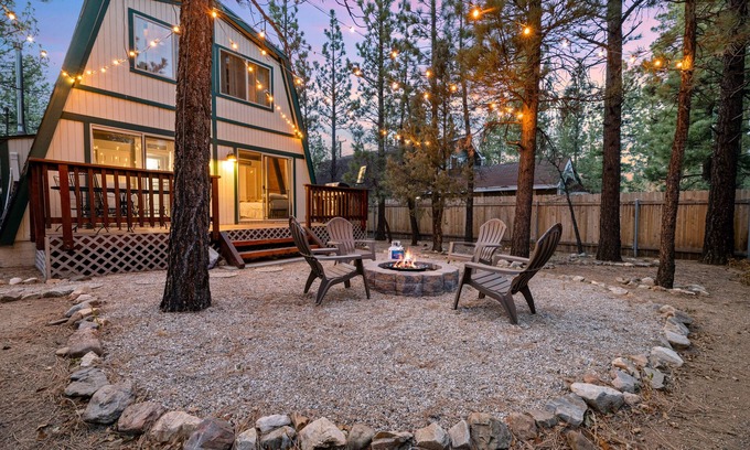 Woodlands Cabin | Big Bear Den: Ideal Pet-Friendly Cabin with Firepit Retreat