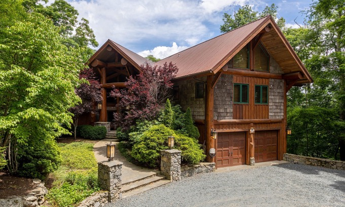 Sugar Mountain House | Big Bear Lodge at Eagles Nest: Hot Tub & Scenic Views